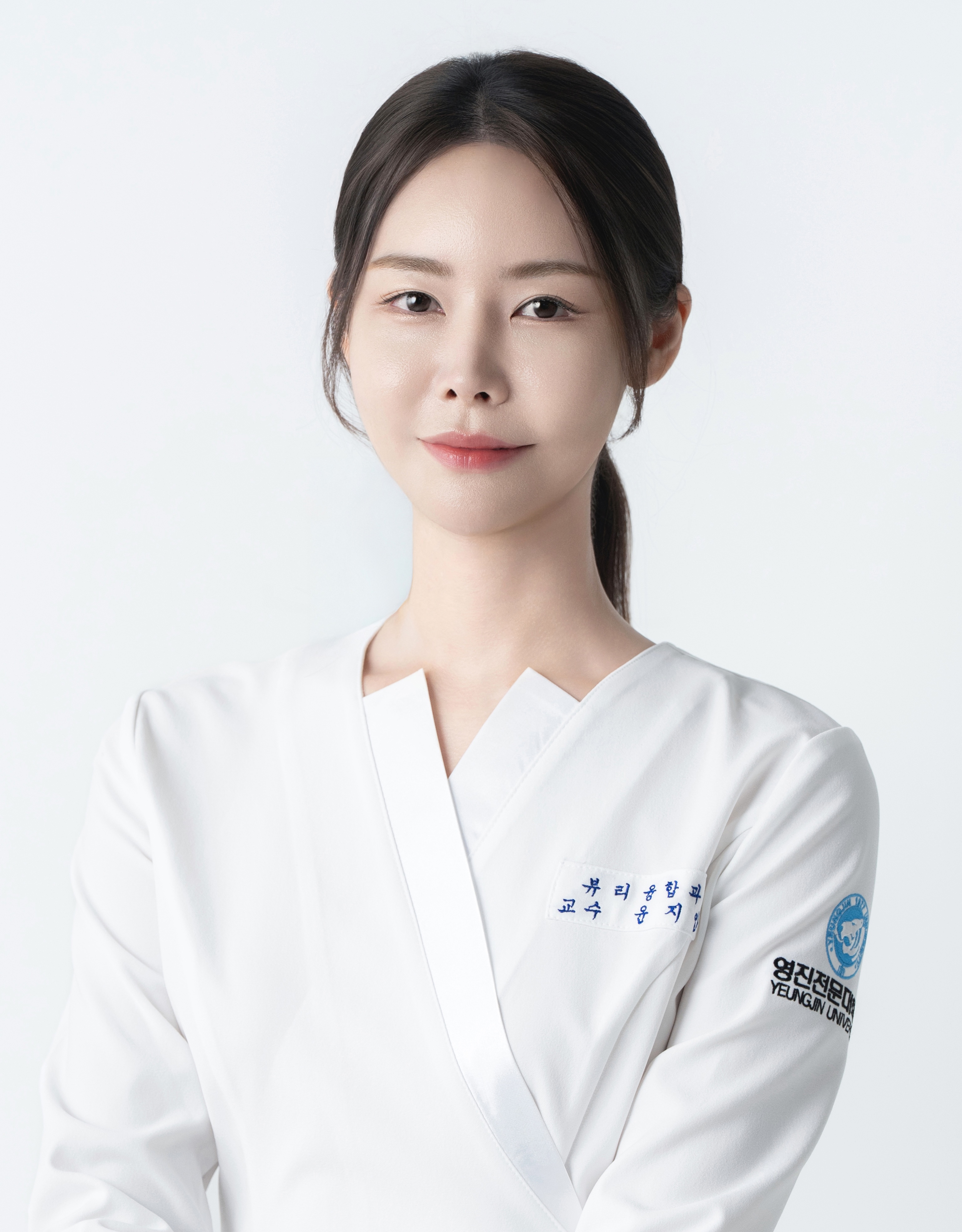 윤지안 교수.jpg