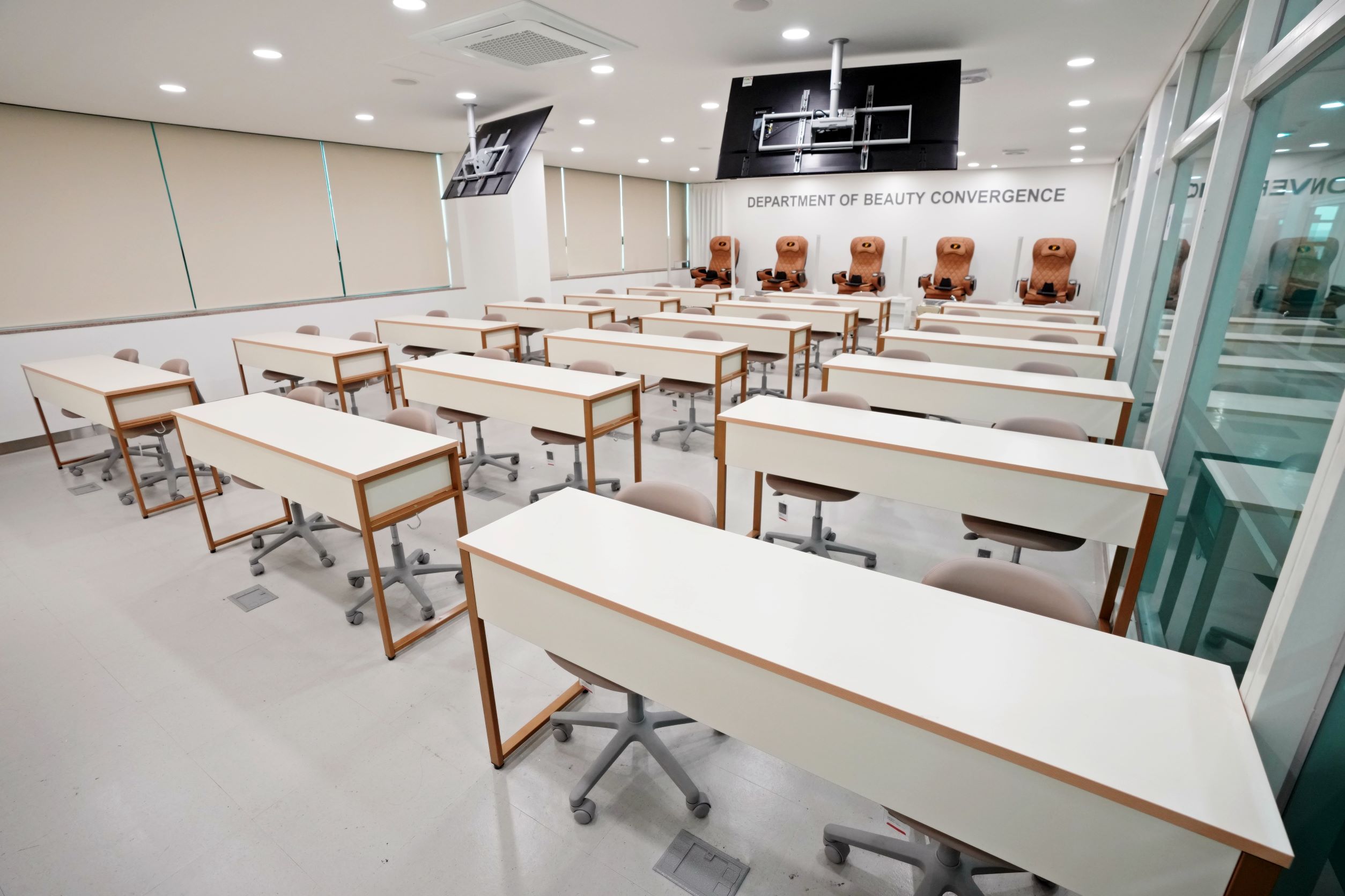 네일 실습실 (2).JPG